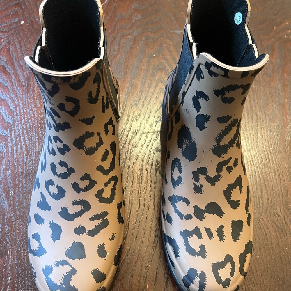 HUNTER Leopard Print Ankle Rainboots